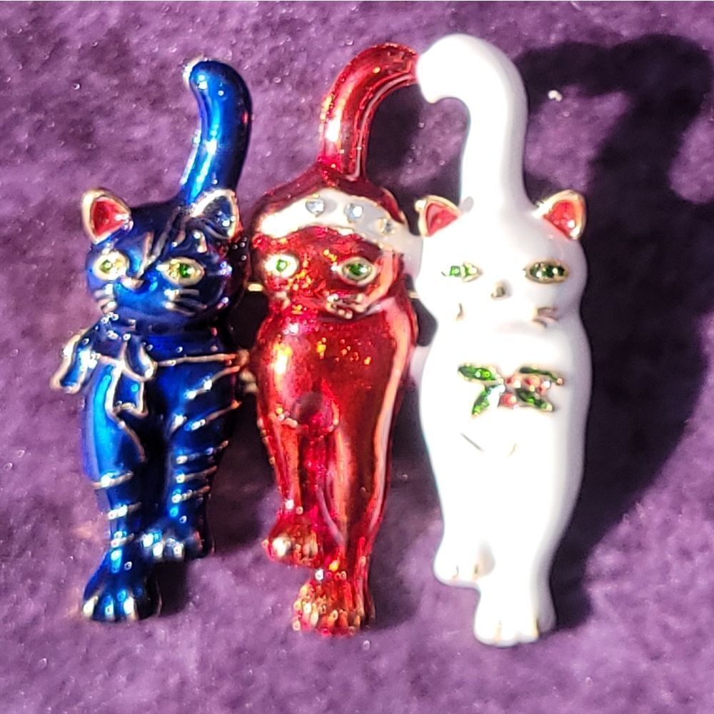 ChristmasโCatโBroochโ